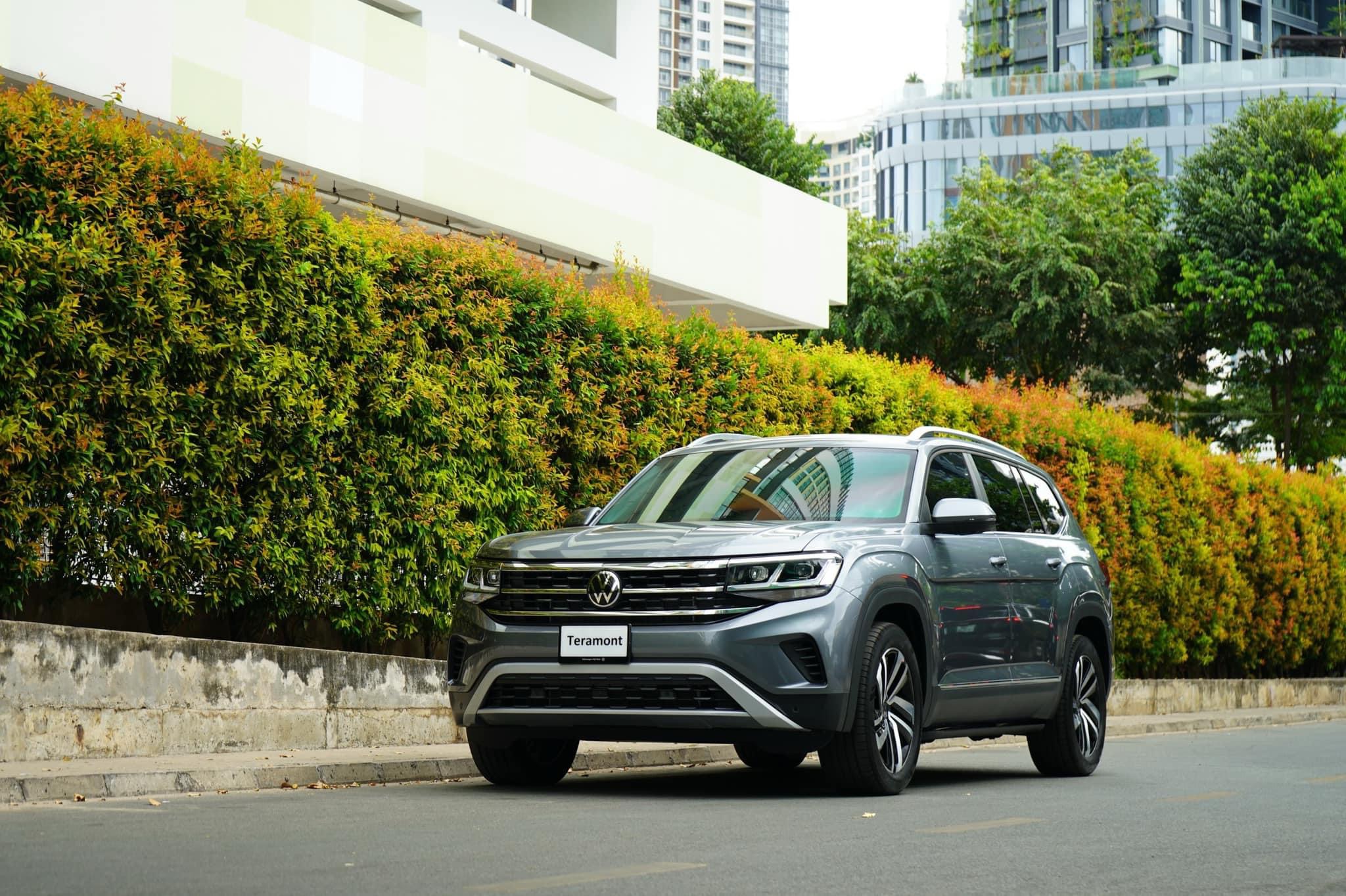 Mitsubishi Pajero Sport Gasoline 4x4 AT Premium - Hình 2