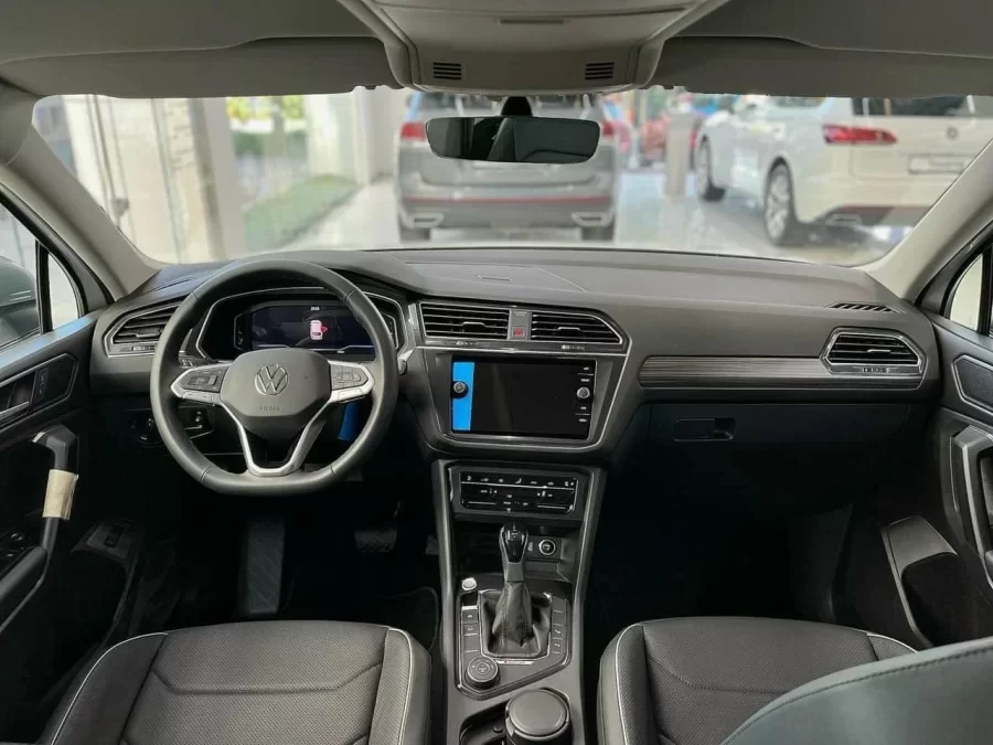 Volkswagen Tiguan Allspace 2.0L - Hình 9