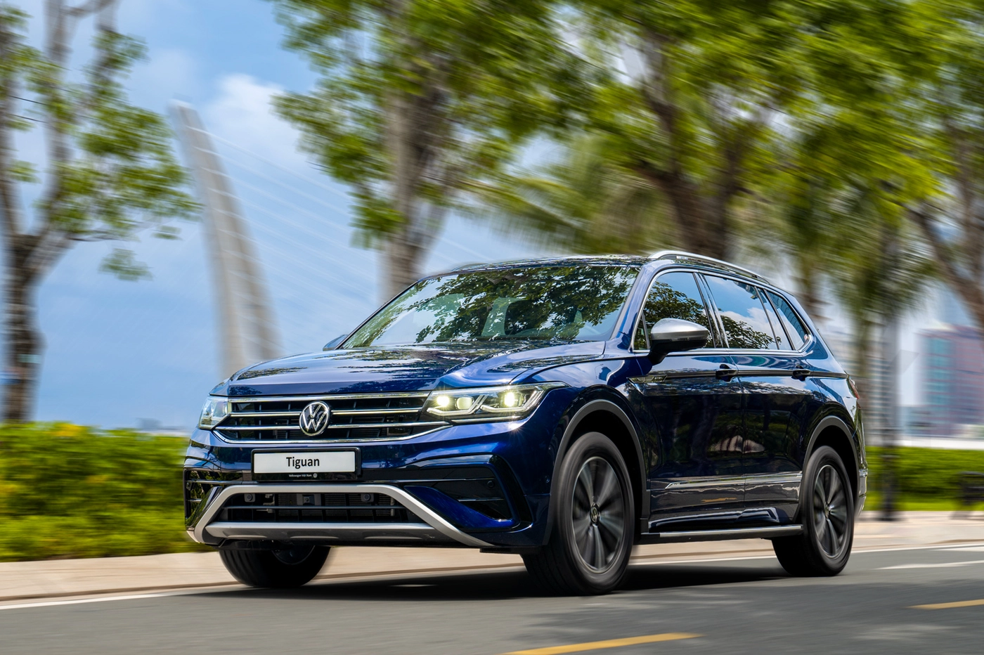 Volkswagen Tiguan Allspace 2.0L - Hình 1