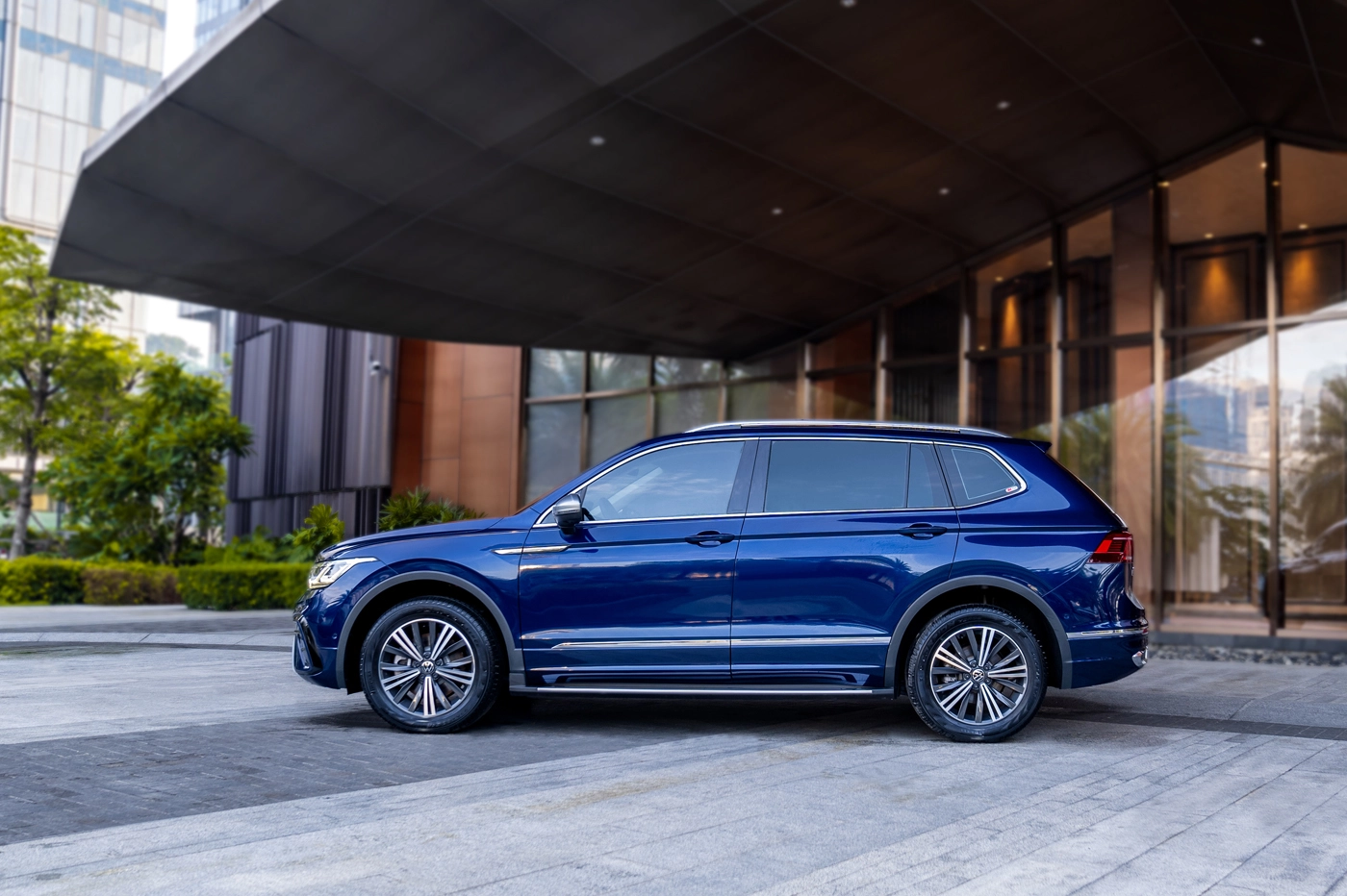 Volkswagen Tiguan Allspace 2.0L - Hình 3
