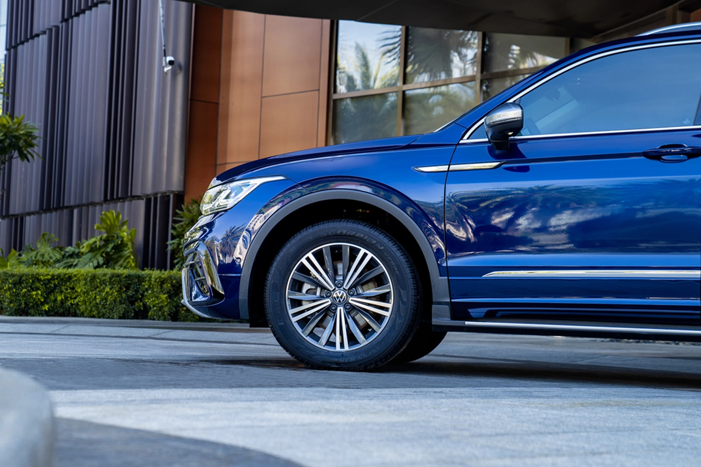 Volkswagen Tiguan Allspace 2.0L - Hình 4